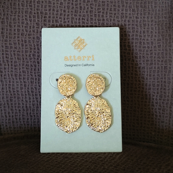 Atterri🛬 Texured Gold💛 Plated Earrings - Picture 14 of 14